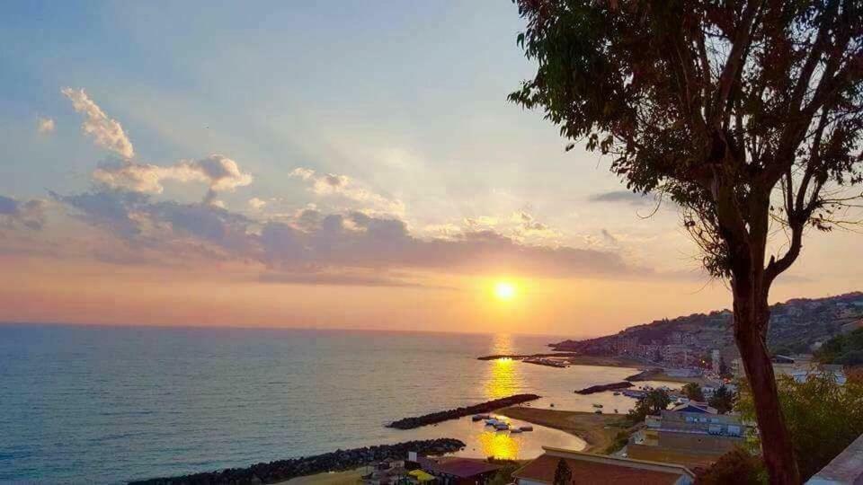 La Collina Sul Mare Bed & Breakfast ปัลมา ดิ มอนเตเคียโร ภายนอก รูปภาพ