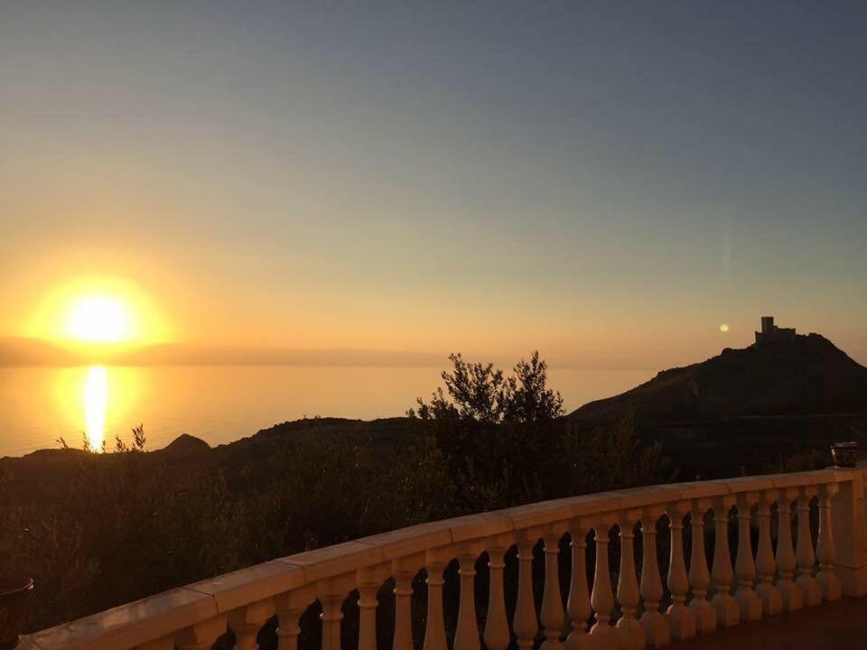 La Collina Sul Mare Bed & Breakfast ปัลมา ดิ มอนเตเคียโร ภายนอก รูปภาพ